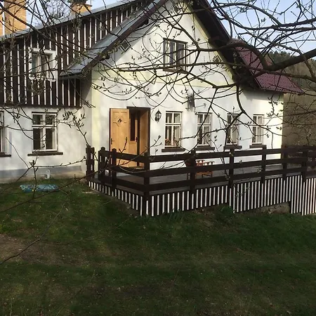 Apartment With Garden In Quiet Mountain Village Zlata Olesnice (Jablonec nad Nisou)