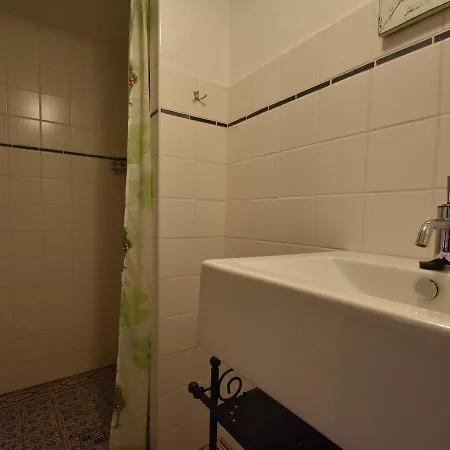 With Garden In Quiet Mountain Village Apartment